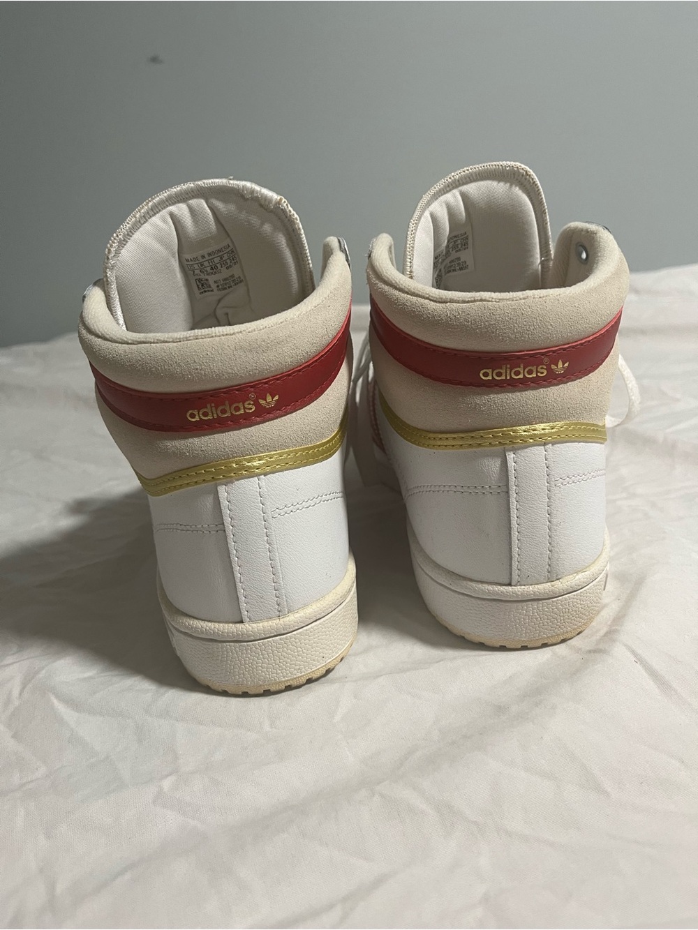 Adidas Men’s White Sneakers with Red Accents - Picture 4 of 6